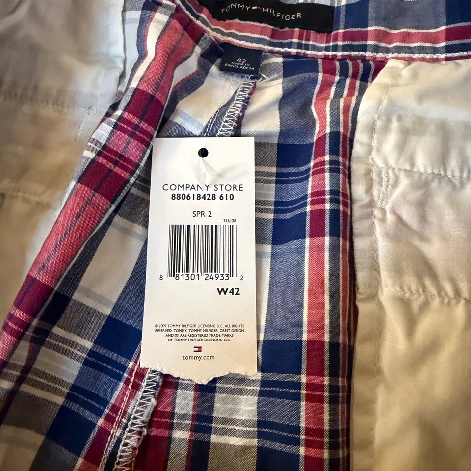 Tommy Hilfiger Plaid Shorts Mens Size 42 Red White Blue Casual 42x10.5" NWT - Image 4 of 4