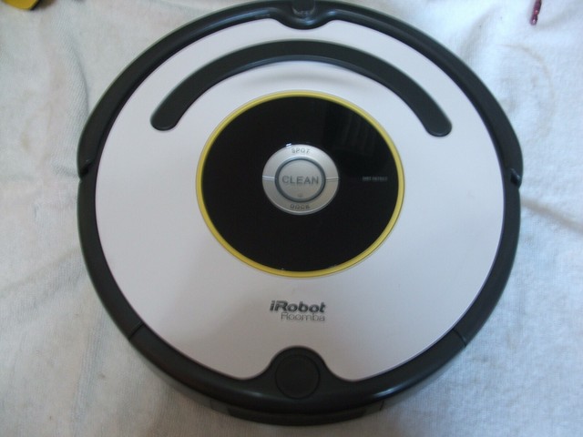 iRobot Roomba 620 Vacuuming Robot 