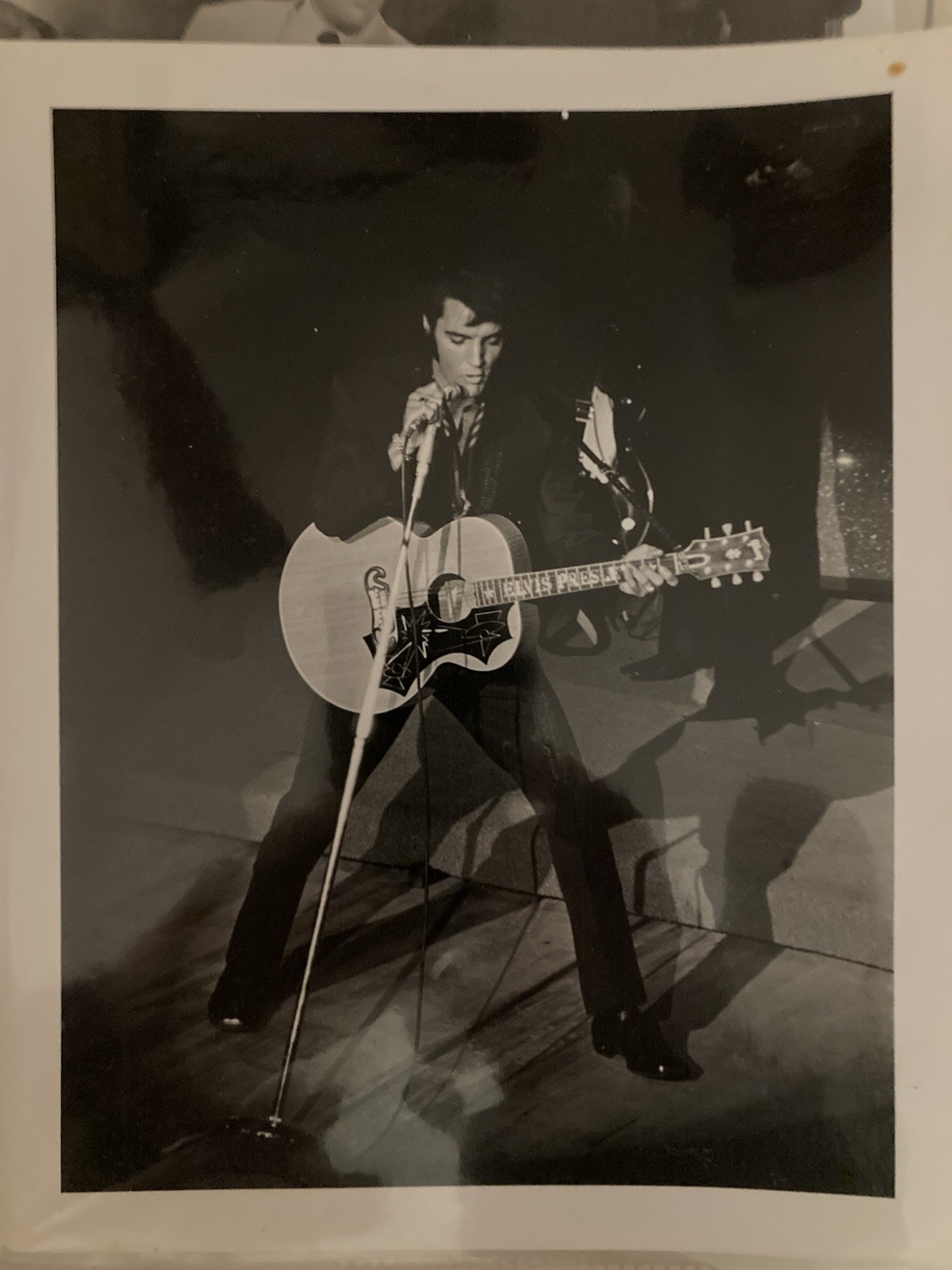 Original B&W Vintage 8x10 Press Photo Of Elvis On Stage In Las Vegas 1969