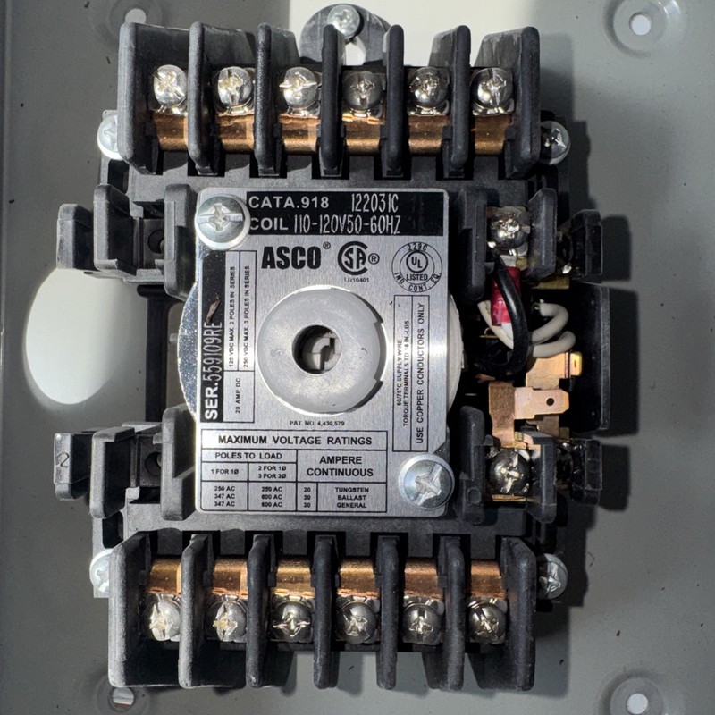 Enclosed 91882031C ASCO 8 Pole Lighting Contactor 110v - 120V 