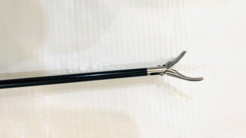 Maryland Grasper laparoskopische Krippinzette 5 x 330 mm Maryland gebogener Greifer - Bild 6 von 6