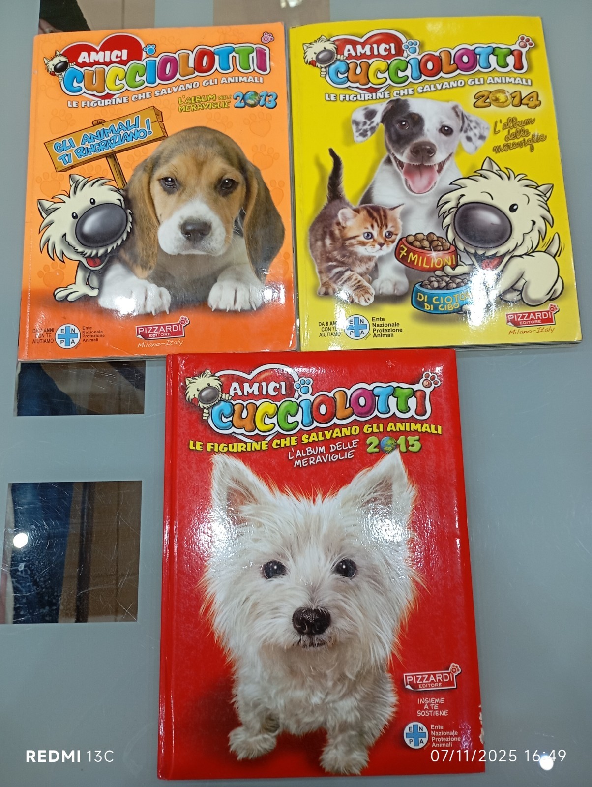 3 ALBUM AMICI CUCCIOLOTTI PIZZARDI 2013-2014-2015 QUASI COMPLETI OTTIME CONDIZIO