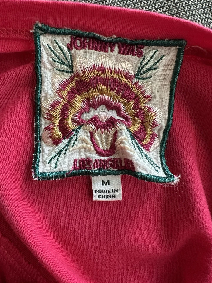 Vestido Johnny Was Rosa Brillante Con Bordado Blanco Y Bolsillos, Talla M, $80 Foto 2 de 3