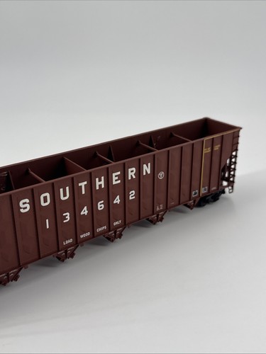 BE Walthers 932-5686 Greeville 7K Wood Chip Hopper Southern 134642 HO - Picture 3 of 10