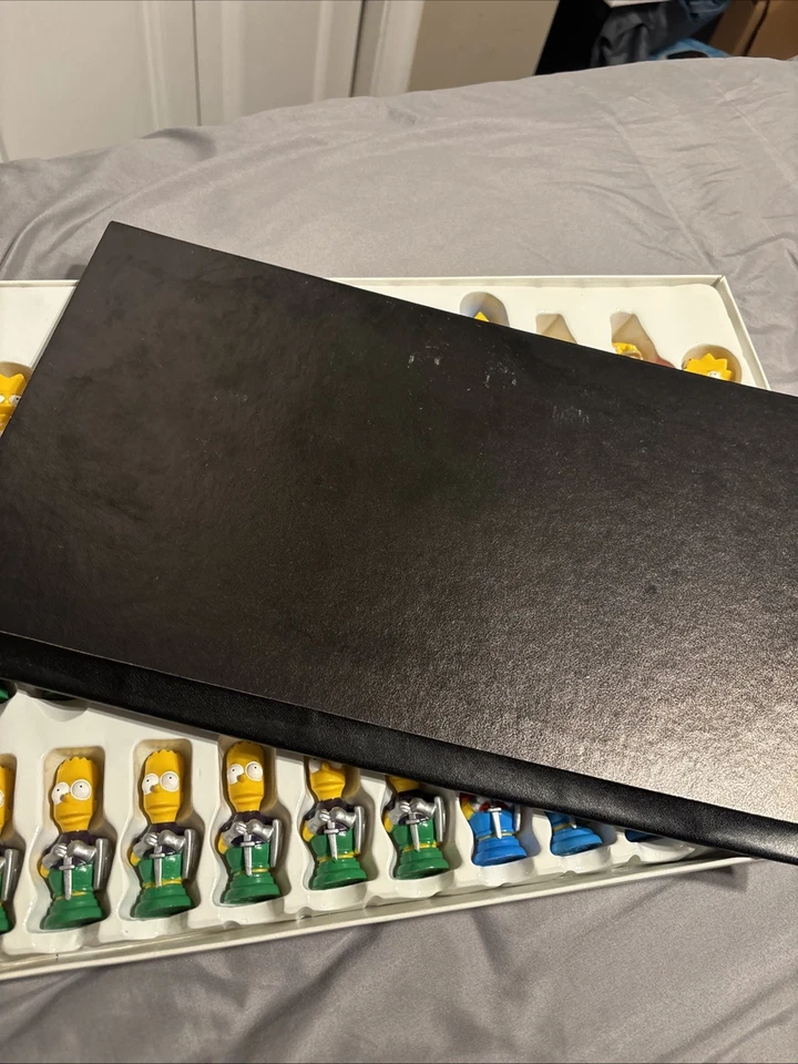 Vintage The Simpsons 3D Chess Set Board Game Damaged Box - Image 4 of 4