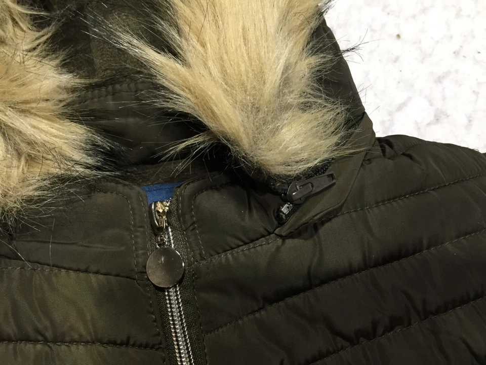 YMI Faux Fur Hooded Puffer Vest Womens M Medium Gray Lined Removeable Hood - Image 4 of 4