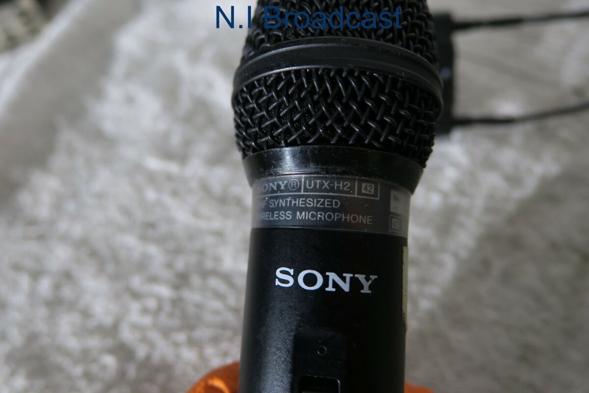 Sony hand held wirelss mic utx-h2 with receiver URX-P2 belt Sony hand held wirelss mic utx-h2 with receiver URX-P2 belt