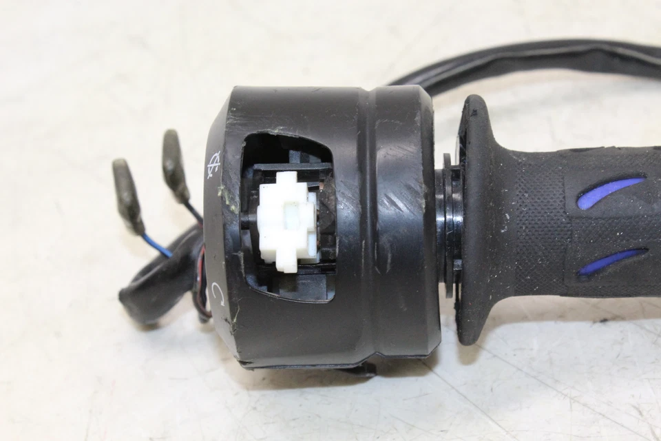 2007 Suzuki Gsxr750 Right Clip On Handle Kill Off Start Switch with Grip - Image 3 of 4