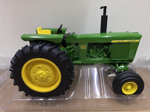 Ertl 1:16 John Deere 4520 Collectible Tractor Vehicle - Picture 3 of 7