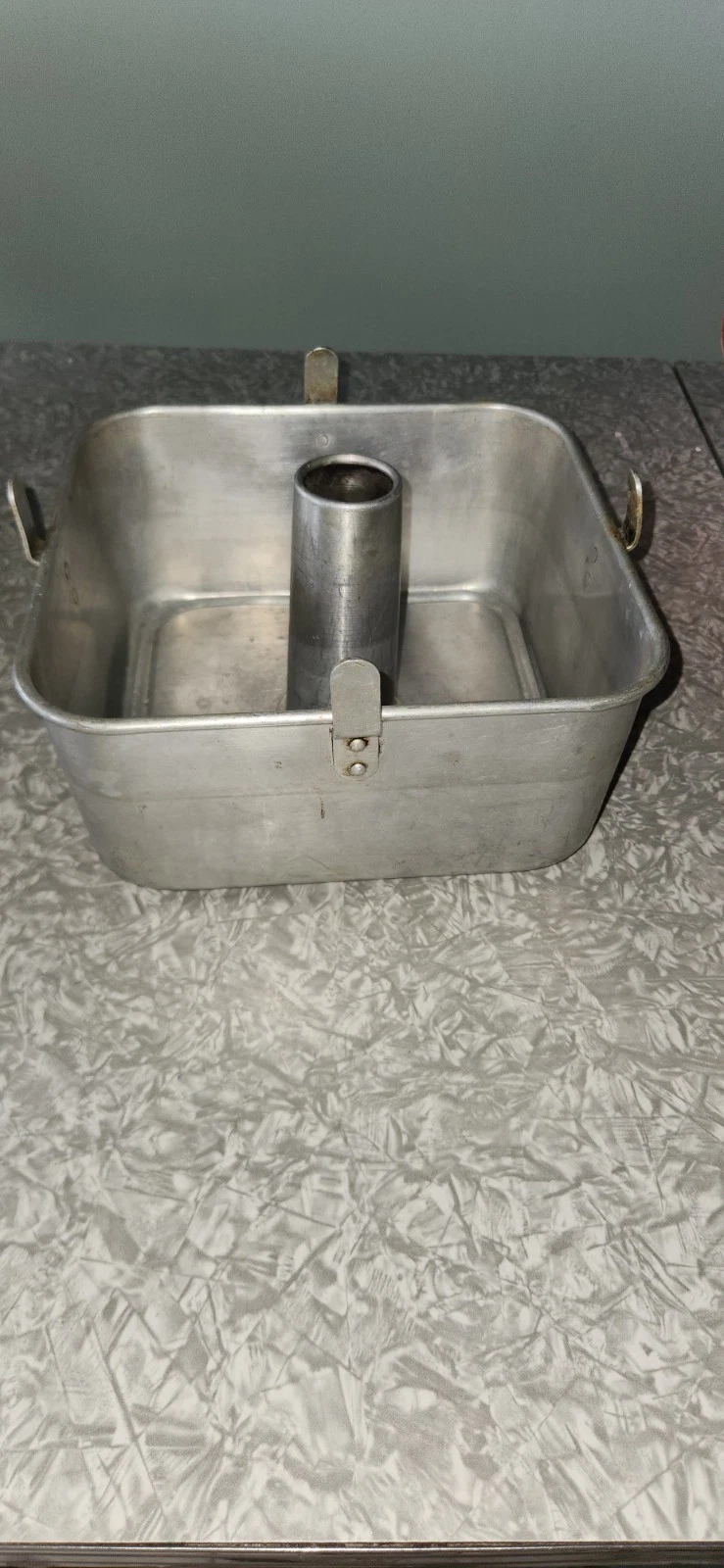 Vintage Mirro Finest 2 pc Square Angel Food Cake Pan Aluminum 9 x 9 x 4 Bundt
Opens in a new window