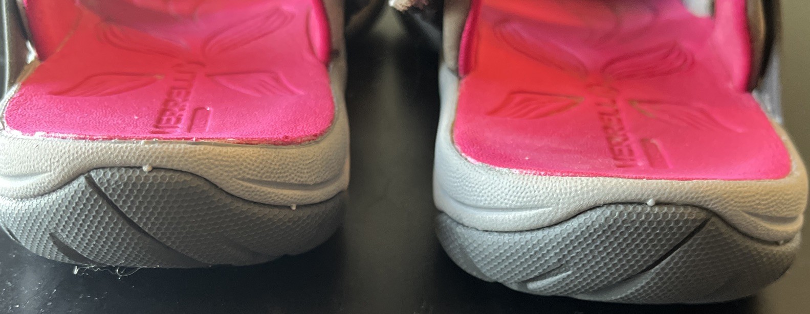 Merrell nero tortora sandalo con cinturino ammortizzato ad aria taglia 7 scarpa da acqua grigio