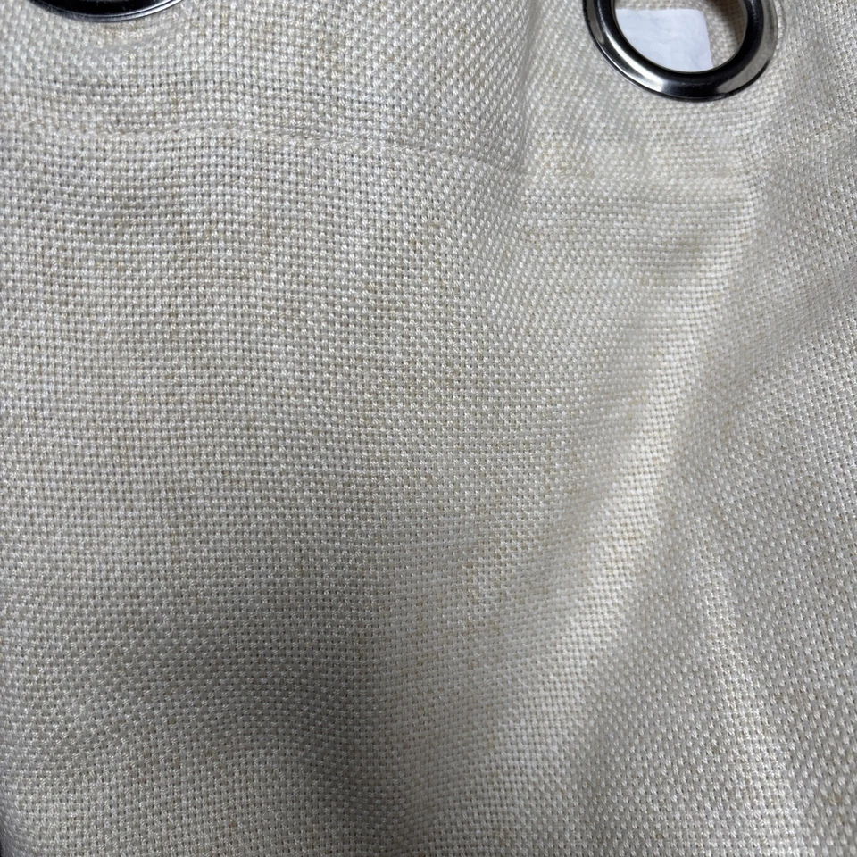 Cortina de panel tejido IKEA de 92 pulgadas de largo por 58 pulgadas de ancho crema con anillos de metal Foto 2 de 3