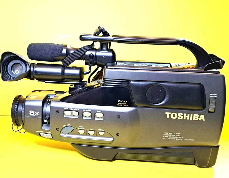 🔥TOSHIBA SK-F200 COMPACT VHS-C CAMCORDER VIDEO CAMERA VINTAGE WITH CARRY CASE🔥 - Image 4 of 4