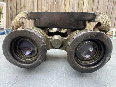 Vintage NVA 7x40 Militär Fernglas grün Porro Prisma Feldbrille mit Trageriemen  - Bild 1 von 4
