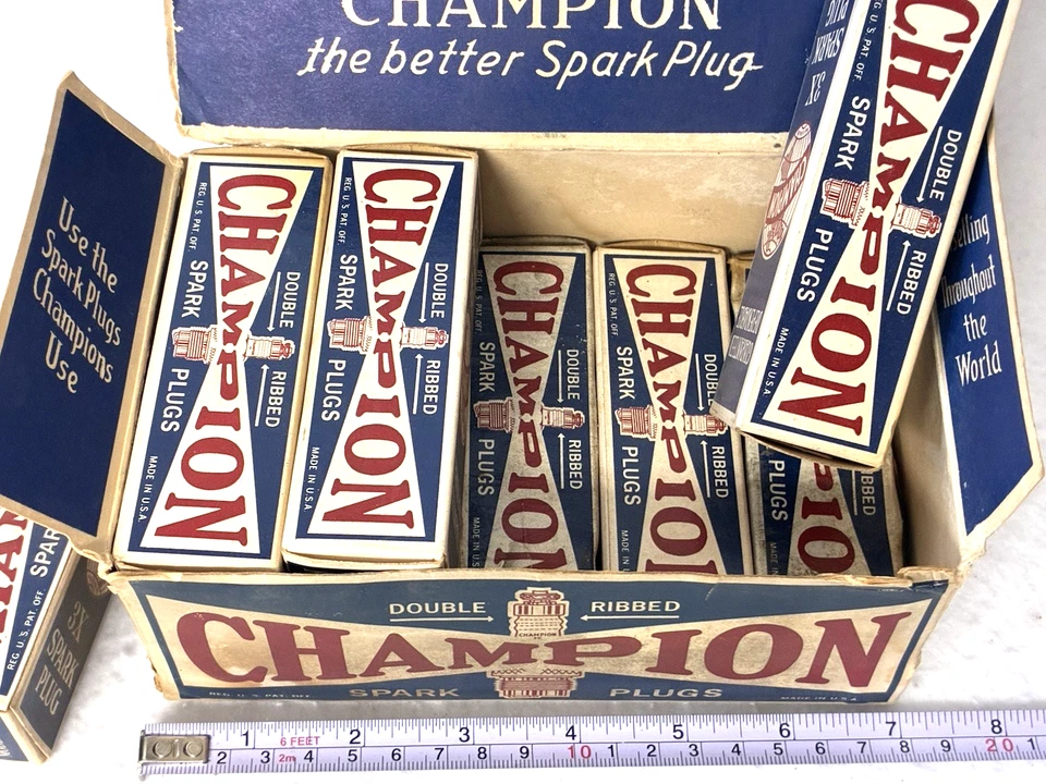 CAJA DE EXHIBICIÓN DE BUJÍAS CHAMPION VINTAGE, ENCIMERA, 3X, MODELO FORD A&B, HÉLICE, REGALO:) Foto 2 de 4