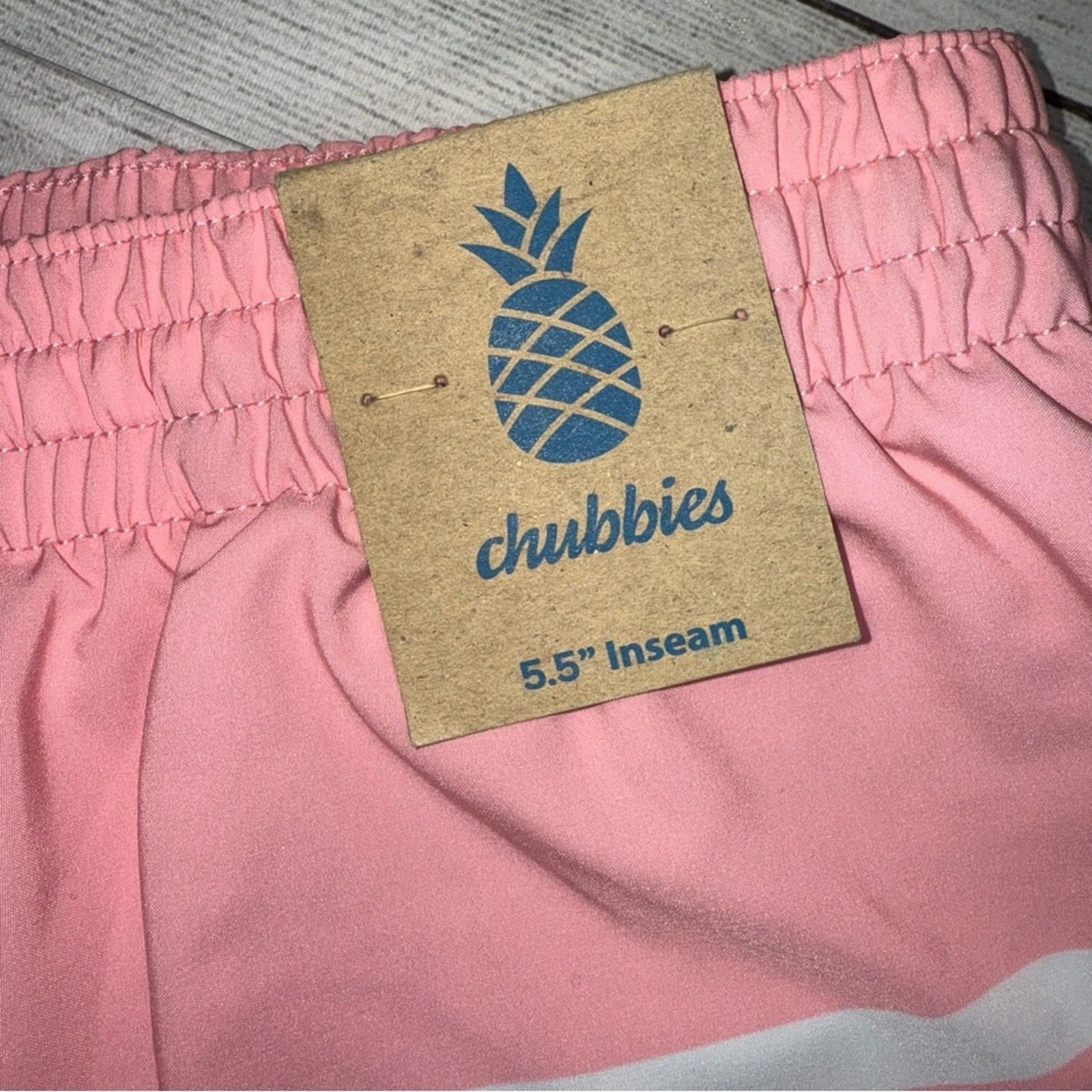 Chubbies NWT Size XL Men's "On the Horizons" Swim Trunks Pink Blue Stripe