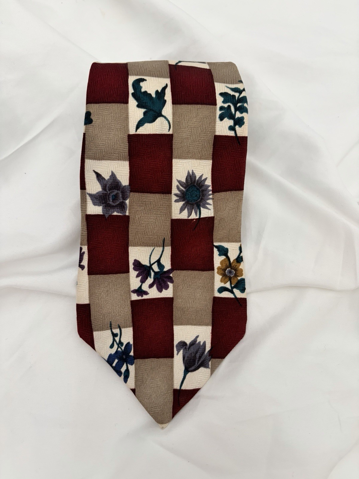 Albert Nipon 100% Silk Tie Vintage Abstract Art Floral Garden Necktie 3.5x57