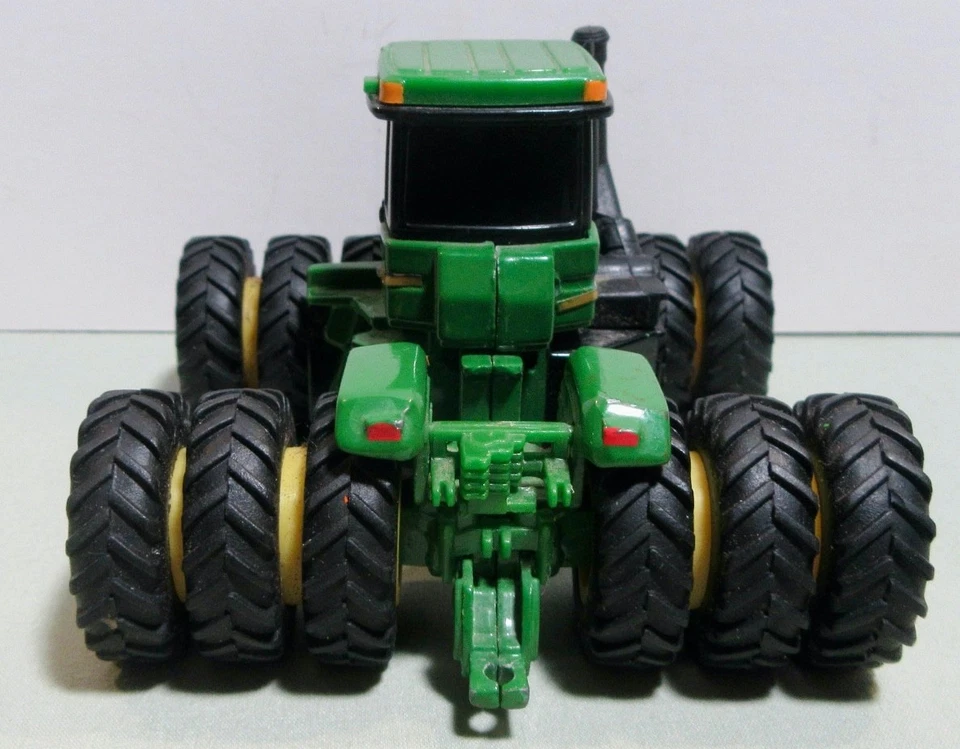 Tractor John Deere 9420 4x4 con neumáticos triples escala 1/64 Foto 4 de 4