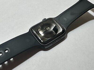 Apple Watch Series 4 44 mm GPS+LTE with Black Sports Band Apple Watch Series 4 44 mm GPS+LTE with Black Sports Band