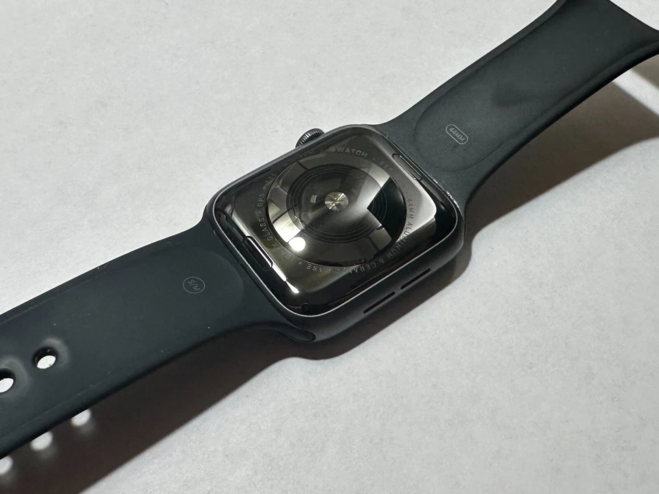Apple Watch Series 4 44 mm GPS+LTE con correa deportiva negra y correa de cuero real Foto 4 de 4