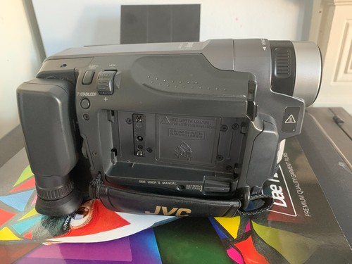 JVC GR-SXM26 SUPER VHSC VIDEO CAMCORDER - Picture 3 of 3