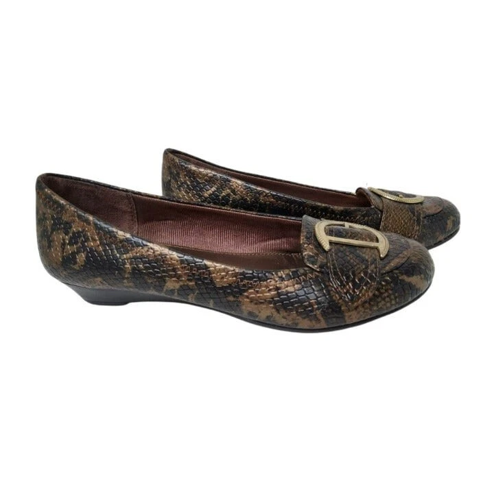 Life Stride Para Mujer Marrón y Negro Imitación Piel de Serpiente Hebilla Puntera Tacón Bajo 1" Cuña Foto 2 de 4
