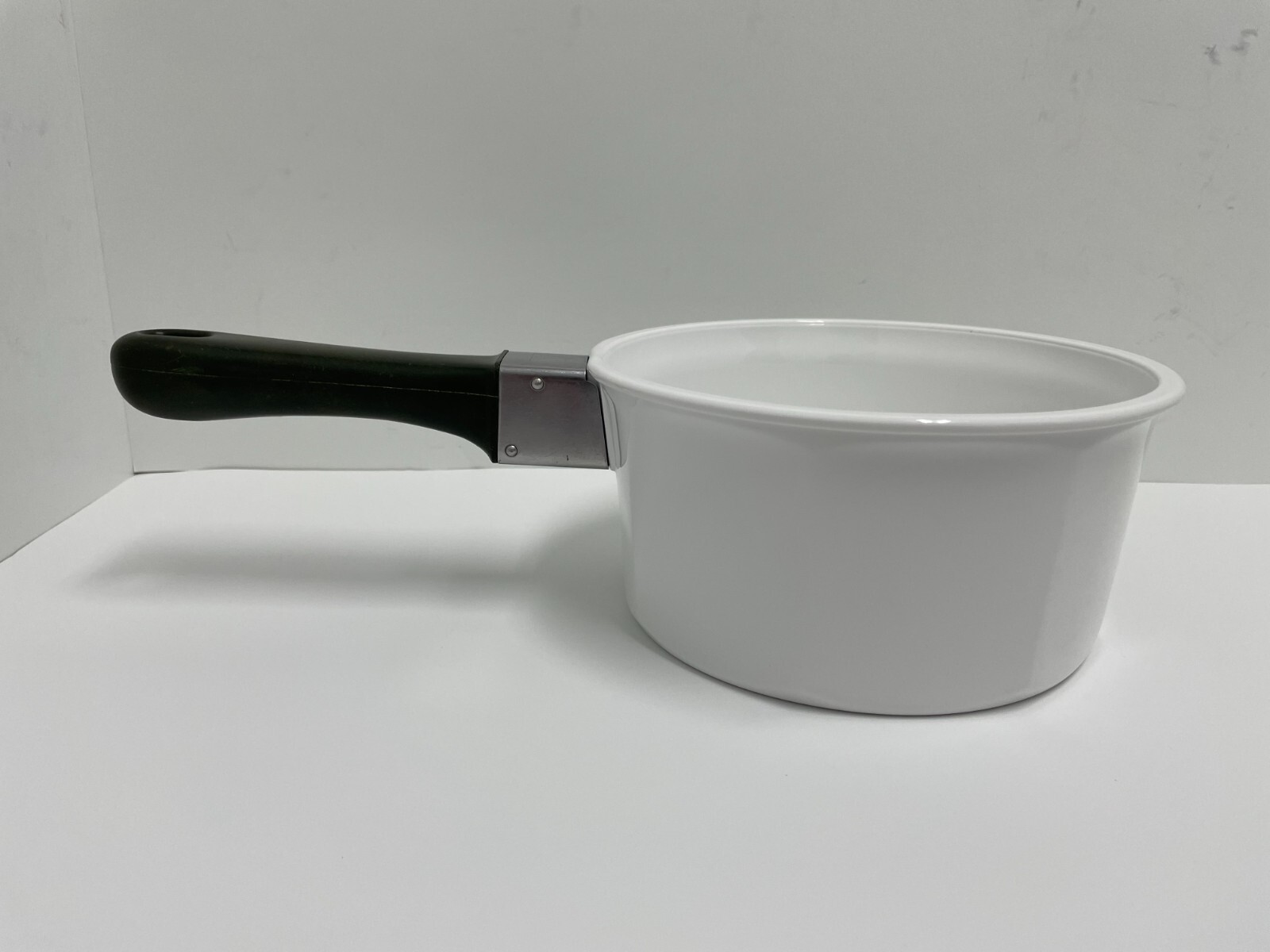 Princess House Nouveau White Ceramic Cookware 2 Qt Sauce Pan/Pot w