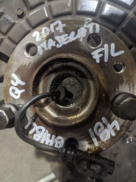 Maserati Ghibli 2014-2017 Front Left Steering wheel hub