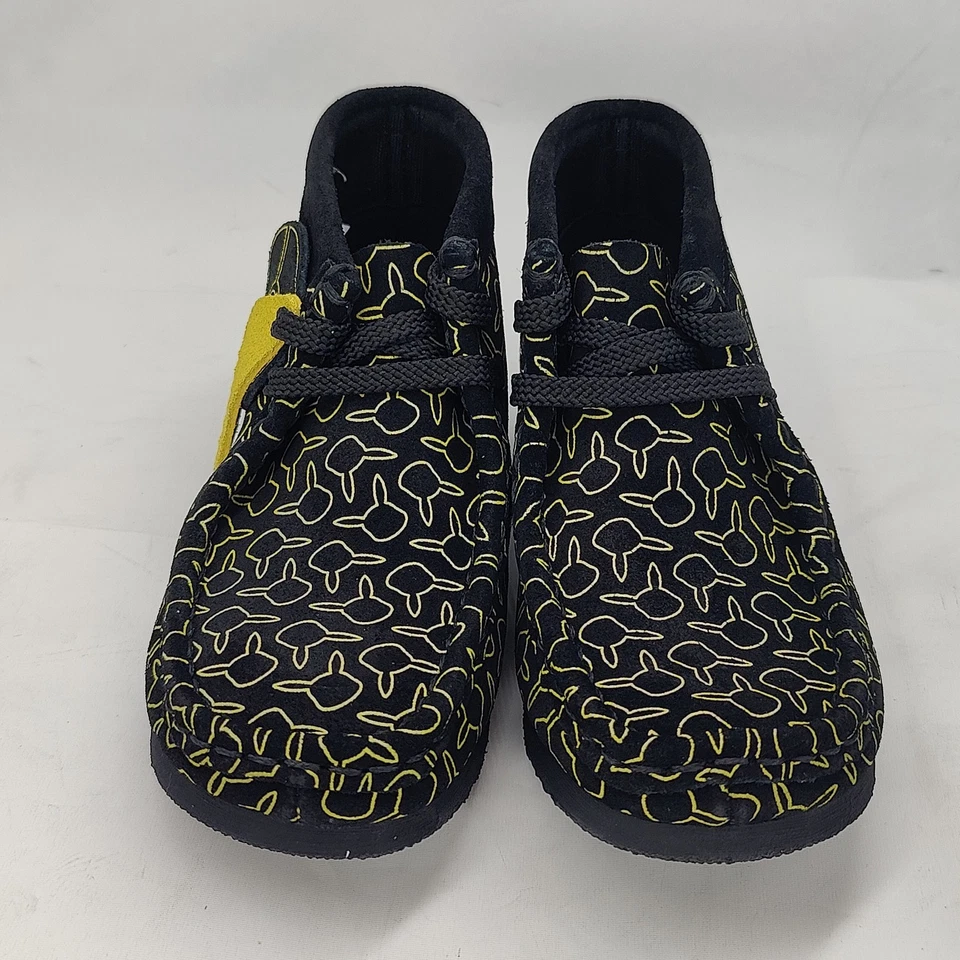 Clarks Wallabee Little Kid 12 Wide Go K Negro Gamuza Pokemon Estampado Bota Desierto Foto 4 de 4