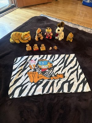 Lots Of Vintage Garfield