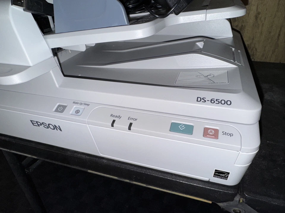 Escáner de documentos a color Epson DS-6500 alimentado/plano Foto 2 de 4