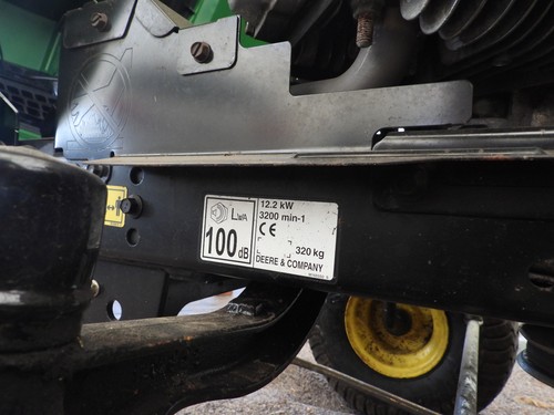 John Deere Ride on Lawn Mower X305R 327 hrs - Picture 4 of 10
