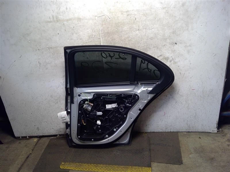REAR DOOR Mercedes-Benz E300 E350 E400 E550 17 18 19 20 Right Silver 1360193 Foto 3 de 4
