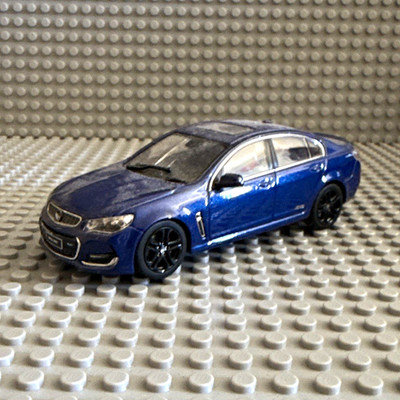 Biante 1:43 Holden VF Commodore SSV Redline II with original display case