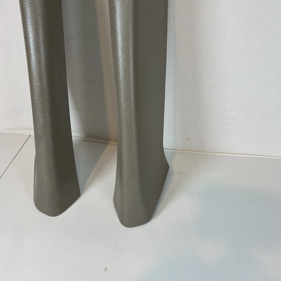 GMC Yukon 2002 pilar A conjunto de 2 taupe OEM 15262941 Foto 3 de 4