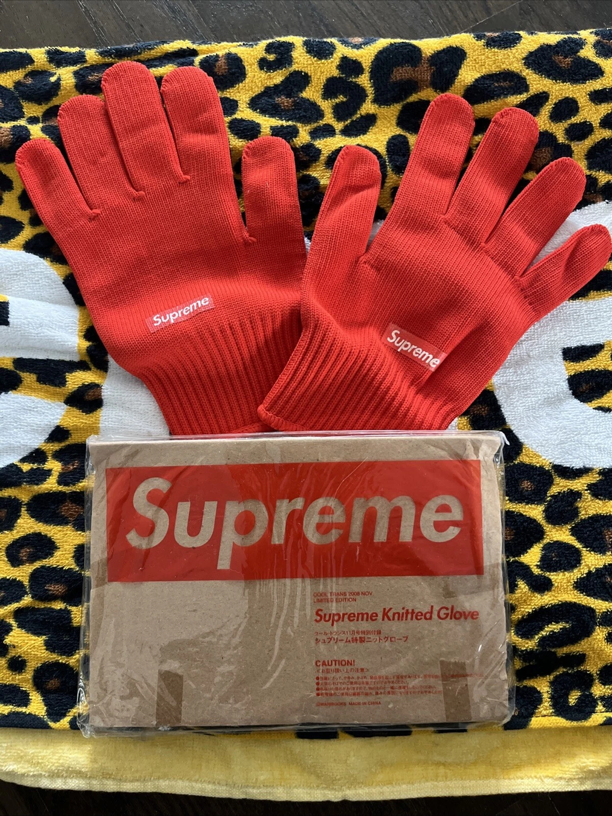 Gants tricotés Supreme du magazine cool trans neufs dans emballage