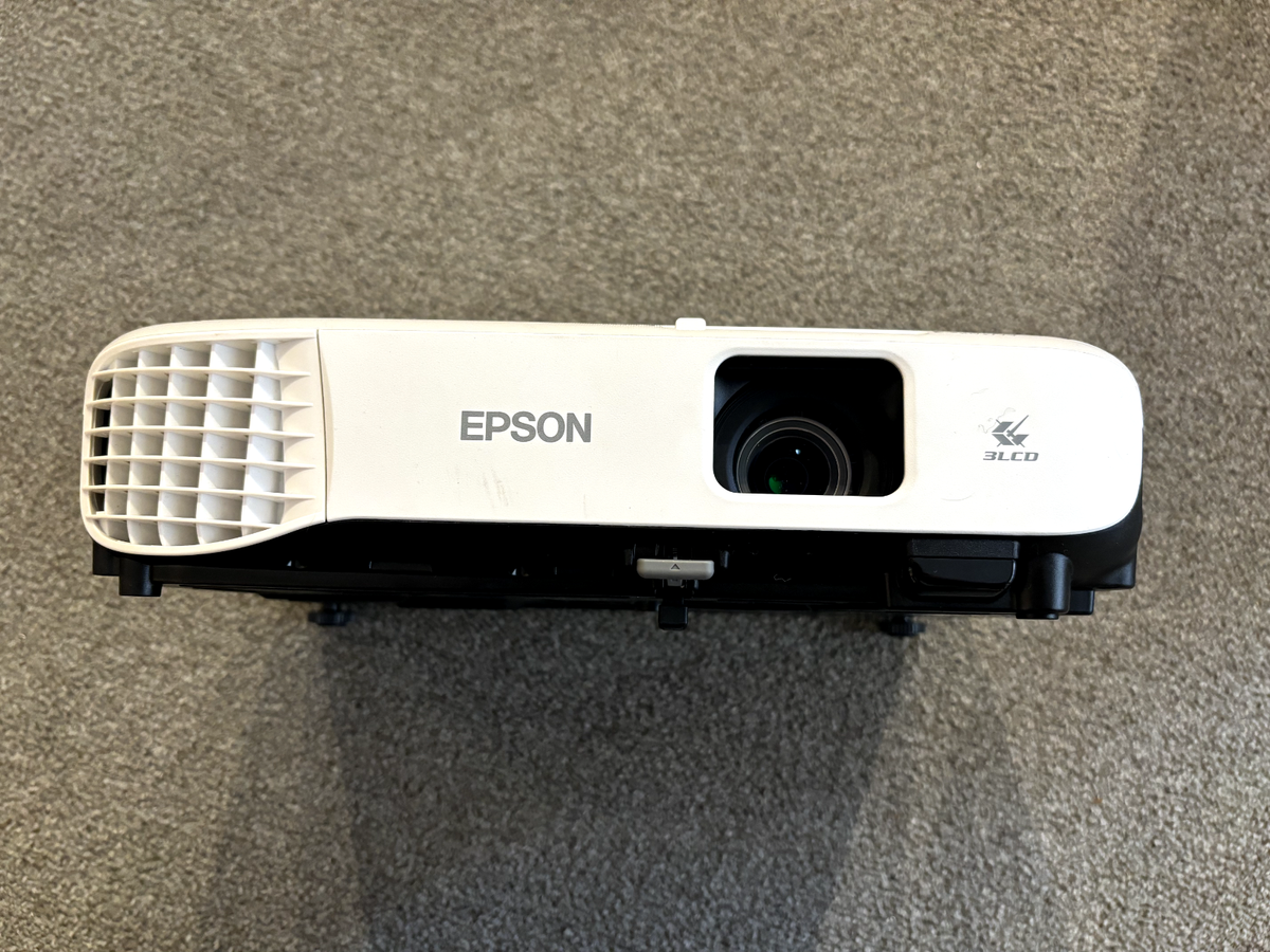 EPSON 3LCD PROJECTOR MODEL H838A WITH MOUNT | eBay