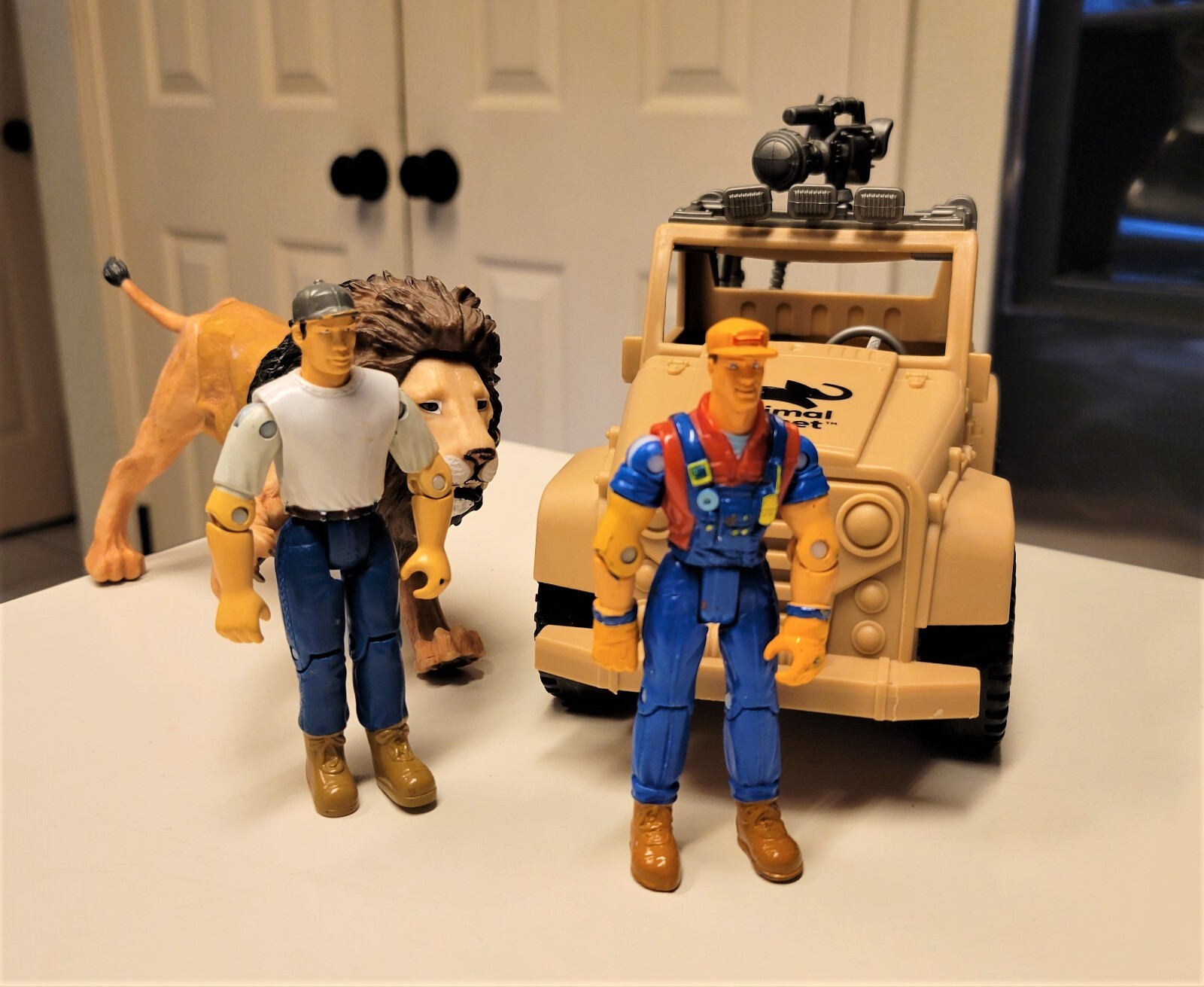 Animal Rescue Excursion Playset Safari Jeep with Lion and