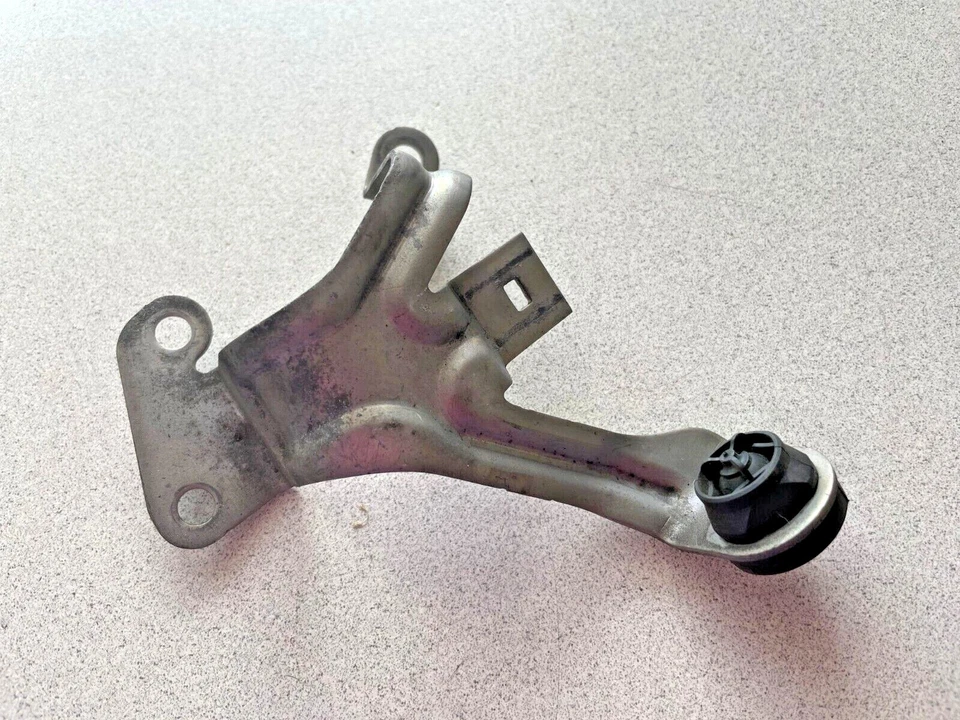 2004-2010 MERCEDES-BENZ SLK280 R171 ~ AIR PUMP BRACKET ~ A2720100240 - Image 2 of 3