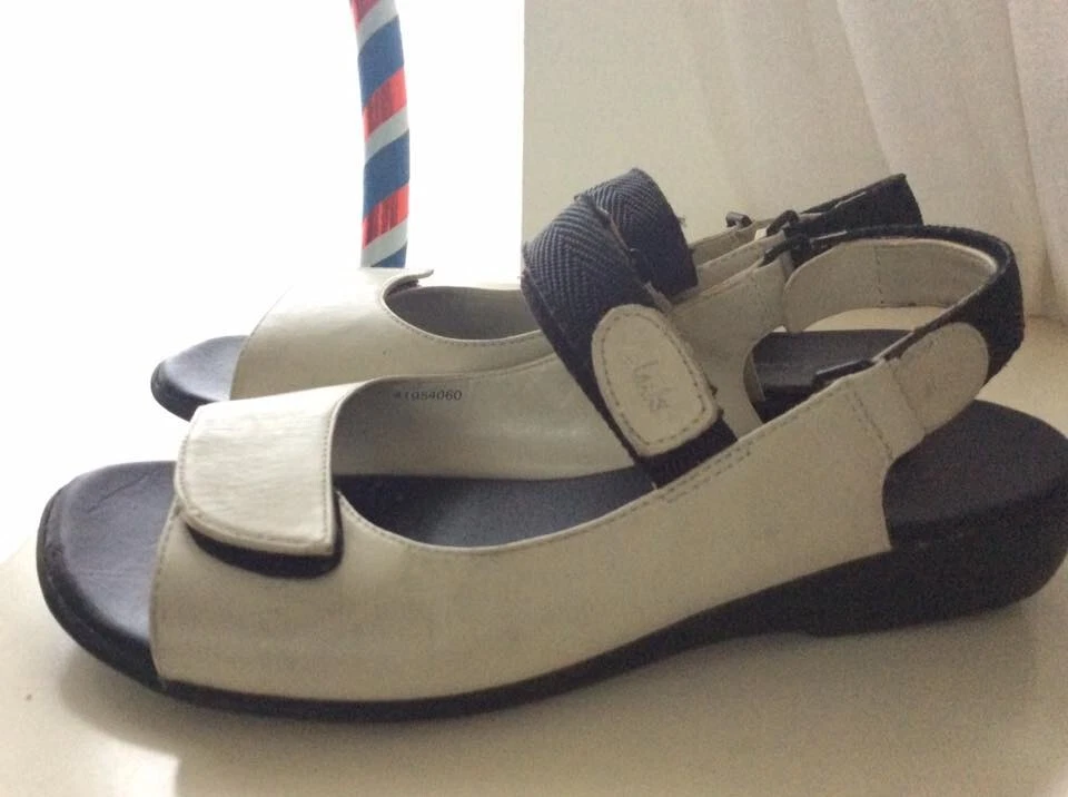 Clarks low wedge sandals sale