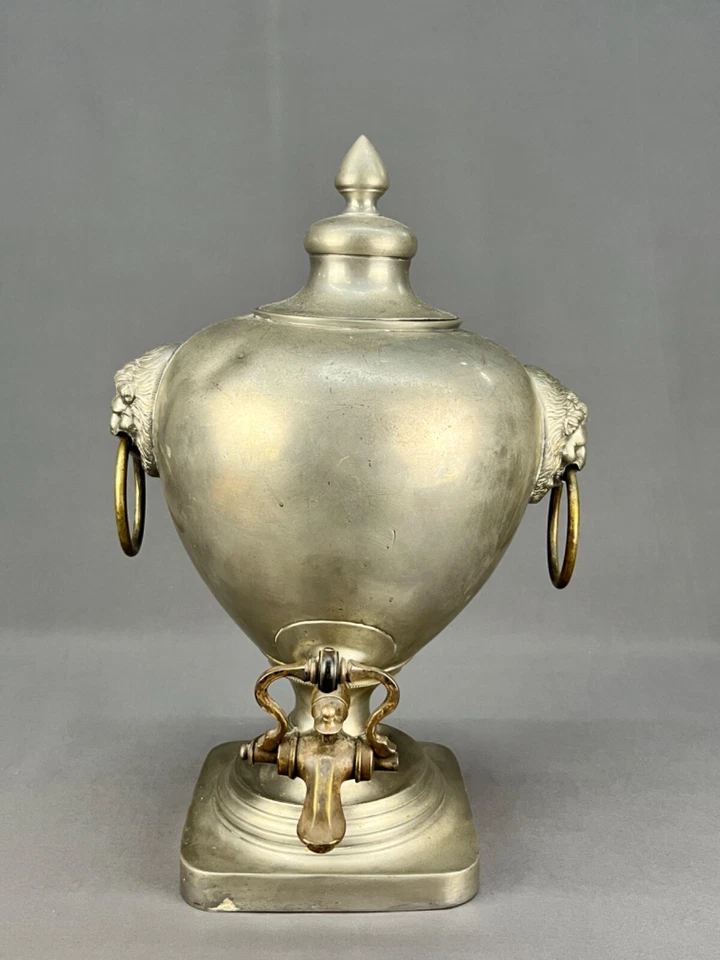 Antigua urna de agua caliente Samovar de 16" de peltre regencia inglesa con asas de león Foto 2 de 4