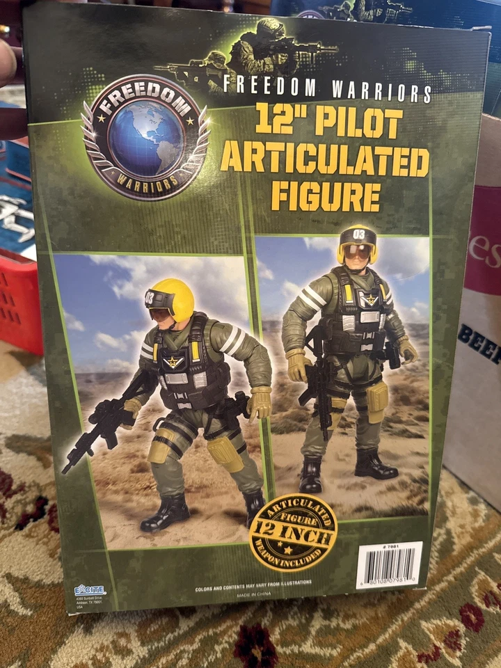 FIGURA DE ACCIÓN ARTICULADA PILOTO FREEDOM WARRIORS 12" CON PISTOLA Y BINOCULARES Foto 2 de 2