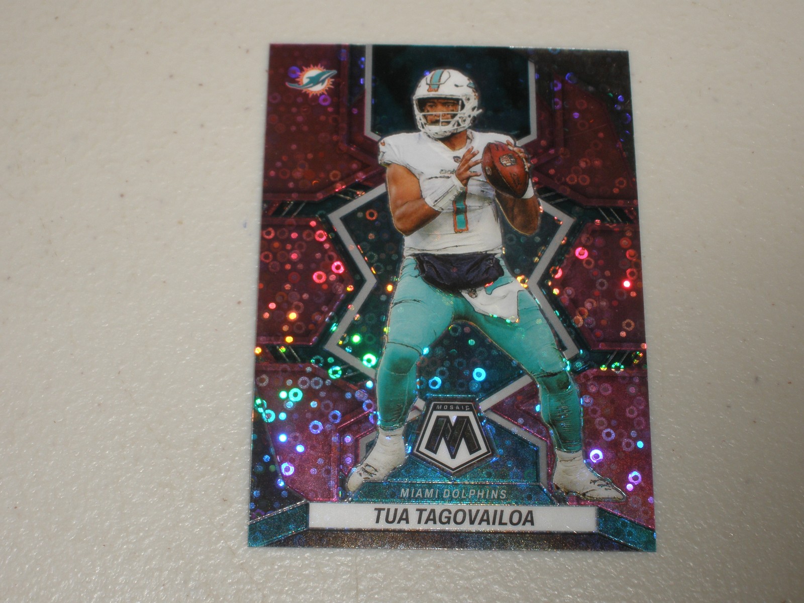 2022 Panini Mosaic No Huddle Pink Mosaic Prizm #121 Tua Tagovailoa 17/20