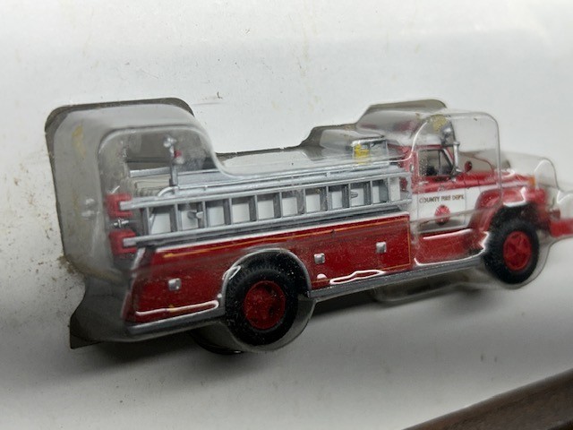 COUNTY FIRE PUMPER ENGINE #4 FORD F-850 TRUCK HIGHLY DETAILED HO Scale NEW RARE