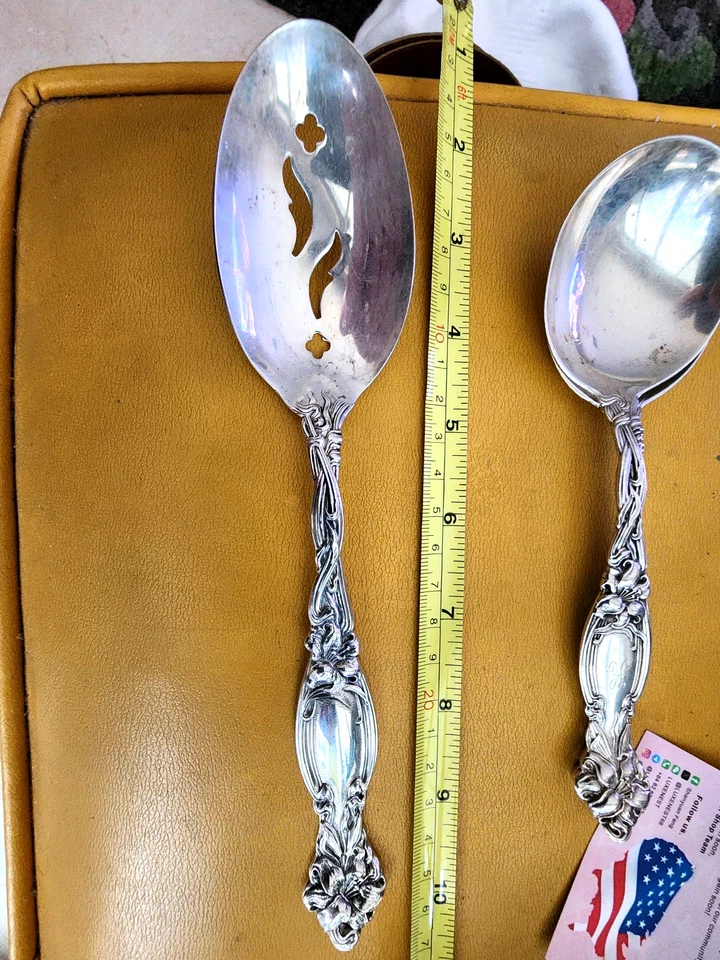 Cuchara perforada Frontenac by International de plata de ley original 8 5/8" Foto 2 de 4