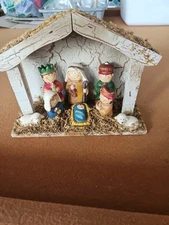 Nativity Manger Scene Crèche Christmas Wooden Moss Roof Stable Mary Joseph Jesus
