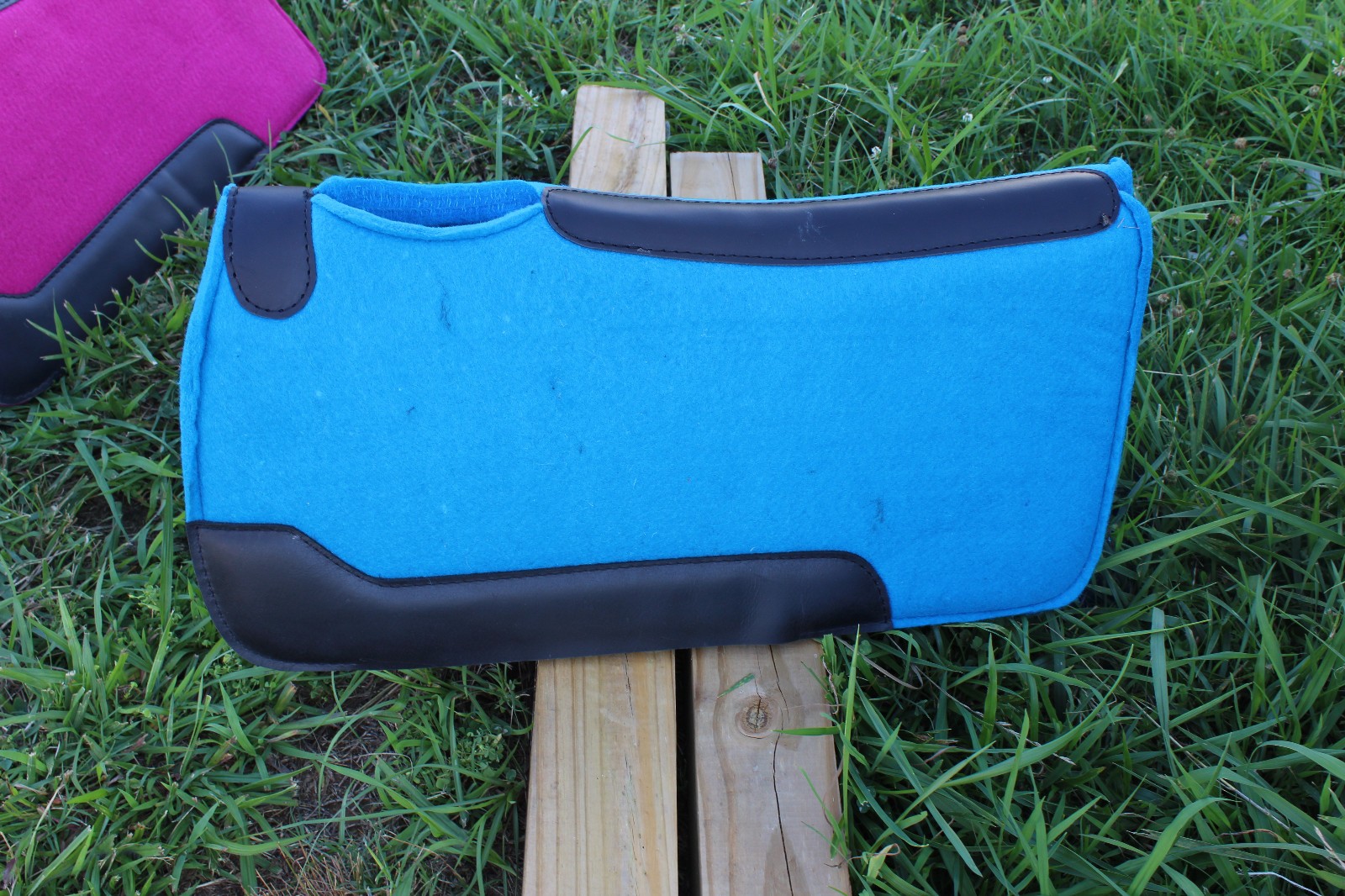 Showman 31"x31" Felt Saddle Pad – 3/4” Western Contoured Pad – Blue