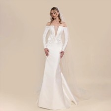 Boat Neck Long Sleeves Wedding Dress Applique Back Buttons Mermaid Bride Gown