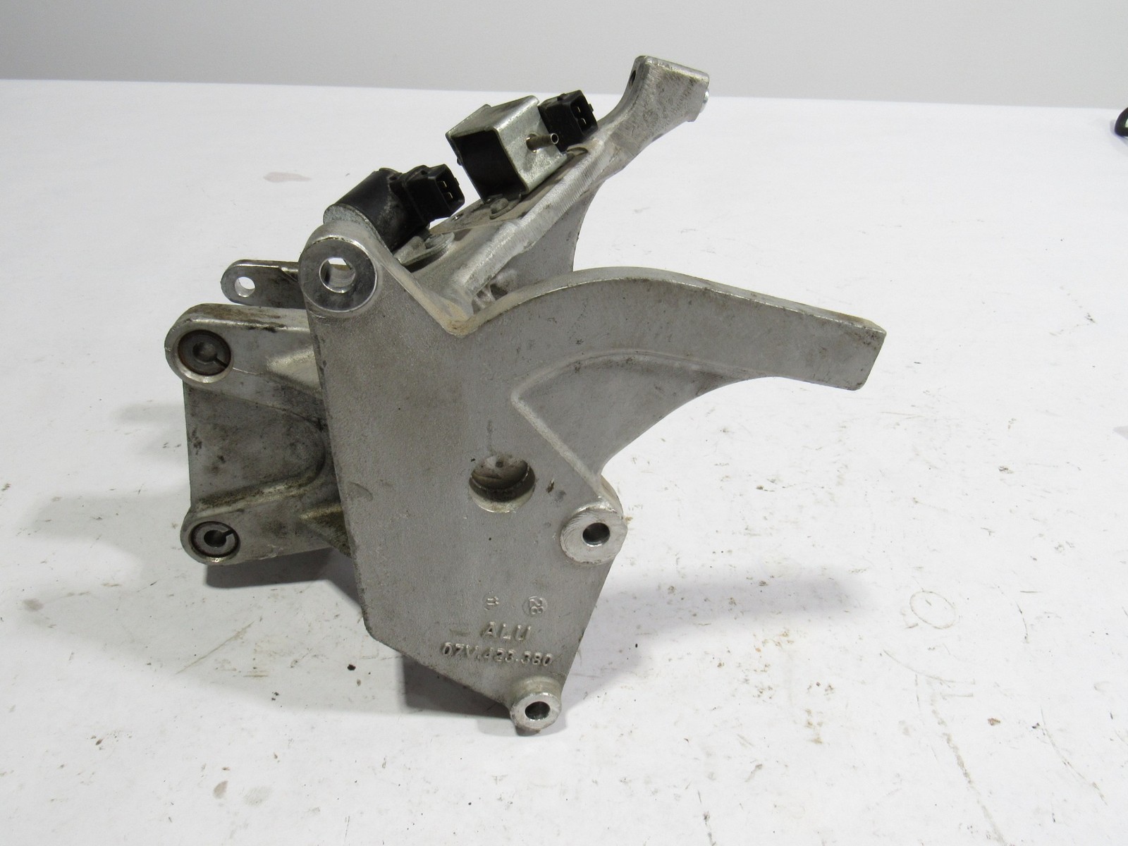 10-20 Bentley Mulsanne 2012 AC A/C Air Compressor Bracket Mount Support :O