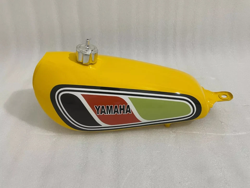 Yamaha DT100 DT 100 Enduro 1977 amarillo y pintado acero combustible gasolina tanque + tapa Foto 3 de 4